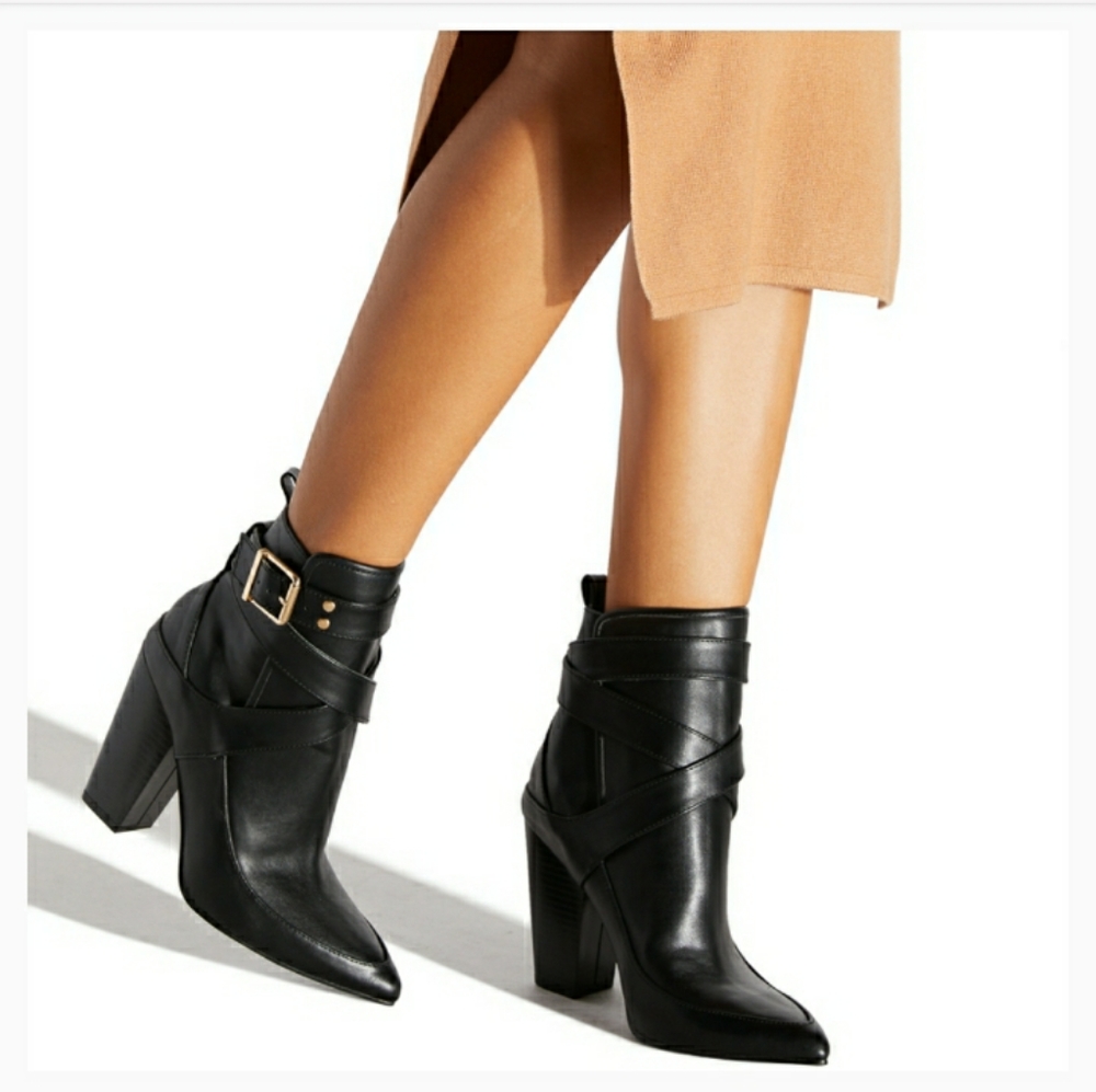 SHOE DAZZLE "LIZZ" ANKLE BUCKLED BOOTIES